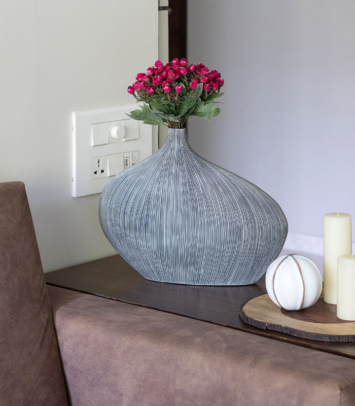 Donya vase