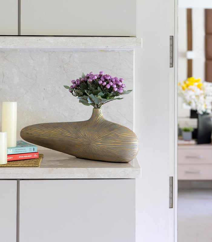 Elise Vase