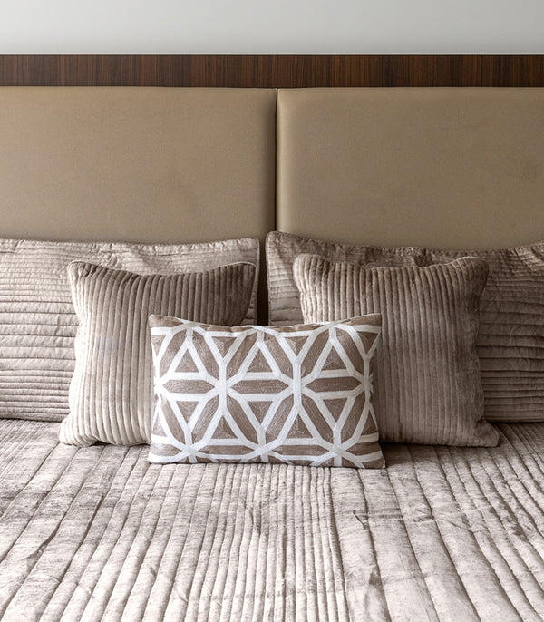 Pristine grid bedcover set