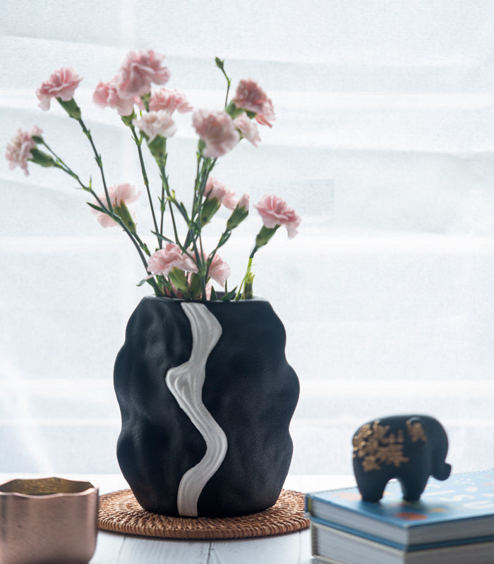 Black & White Fissure Vase short