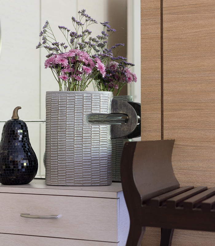 Faded ribbed Vase Broad