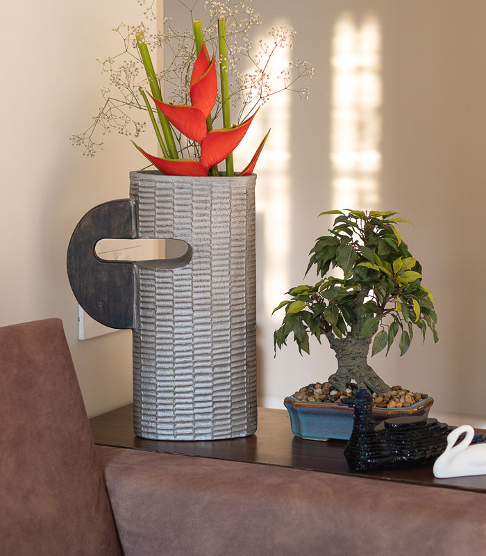 Faded ribbed Vase Broad