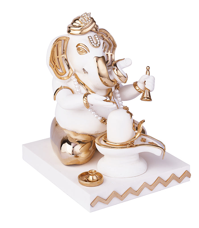 Praying Ganesha