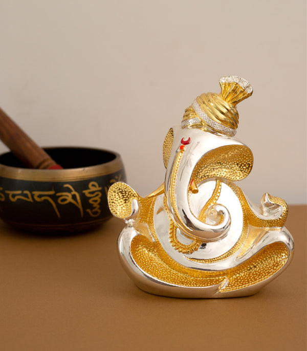 Vakratund Ganesha Idol